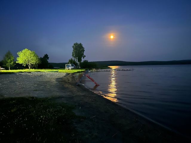 Луна над водой